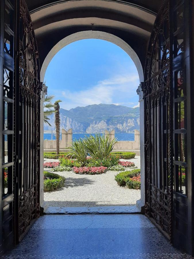 Villa Sul Lago Con Pontile Privato A Brenzone Sul Garda - Unique And Exclusive 外观 照片