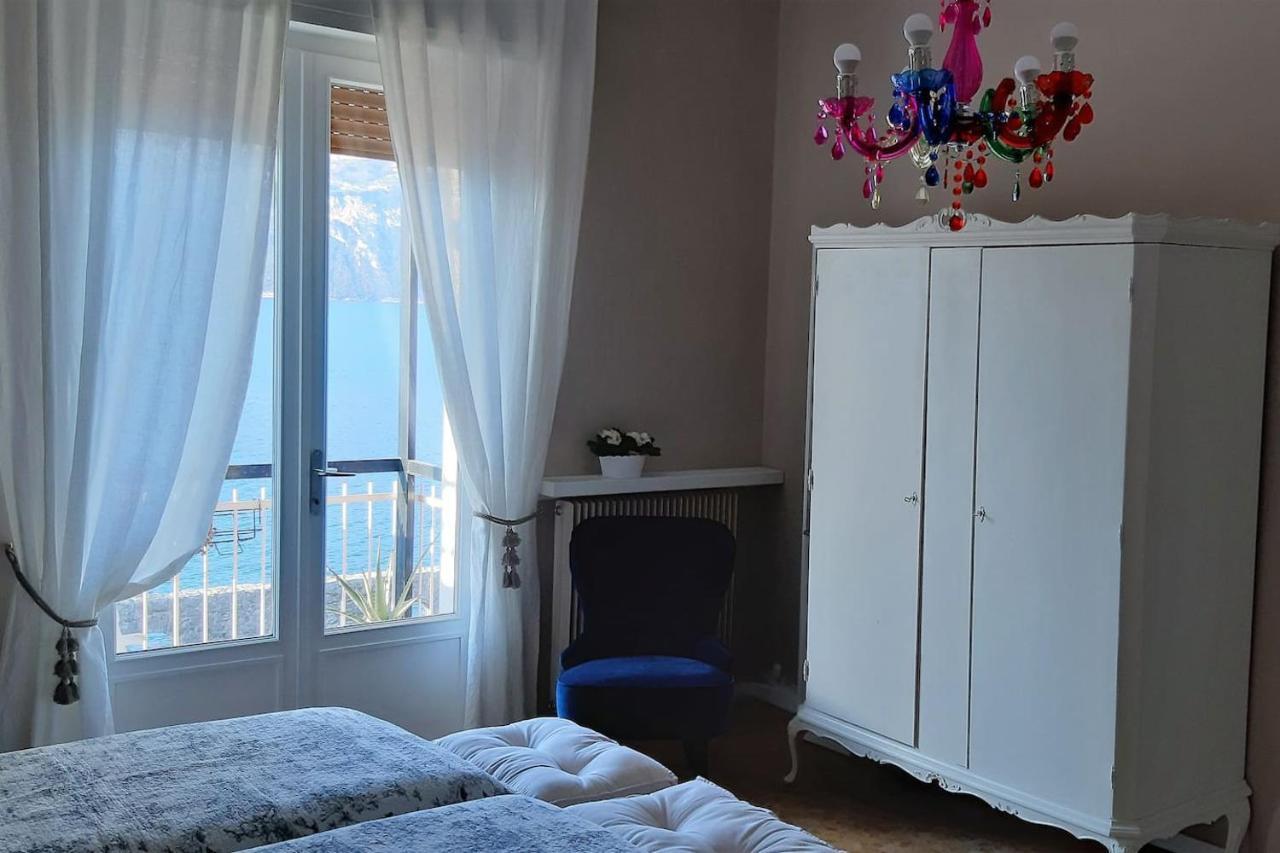 Villa Sul Lago Con Pontile Privato A Brenzone Sul Garda - Unique And Exclusive 外观 照片